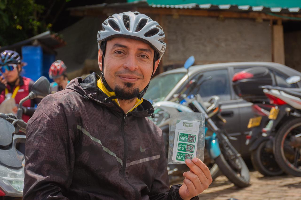 Cliente 3 ICE Sticker QR de emergencia